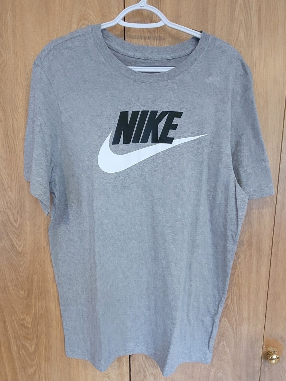 Nike Grey Short Sleeve Tee with Black and White Swoosh Men's Large